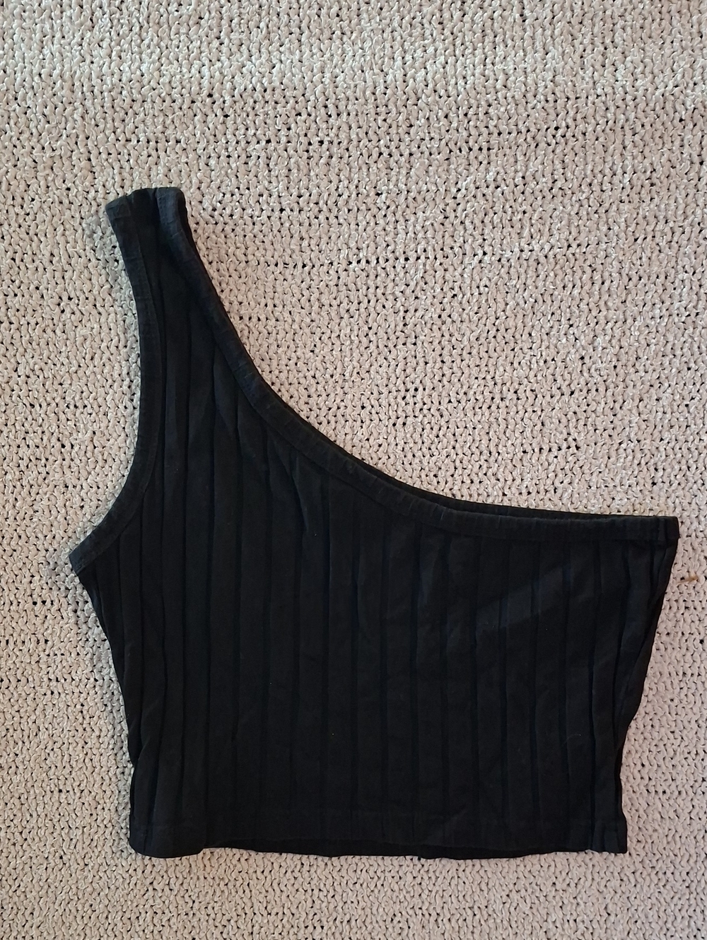 One-Shoulder Ribbed Crop Top - Black